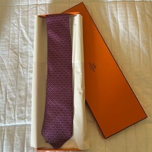 Hermés Paris Men's Pink and Navy Tie 100% Silk